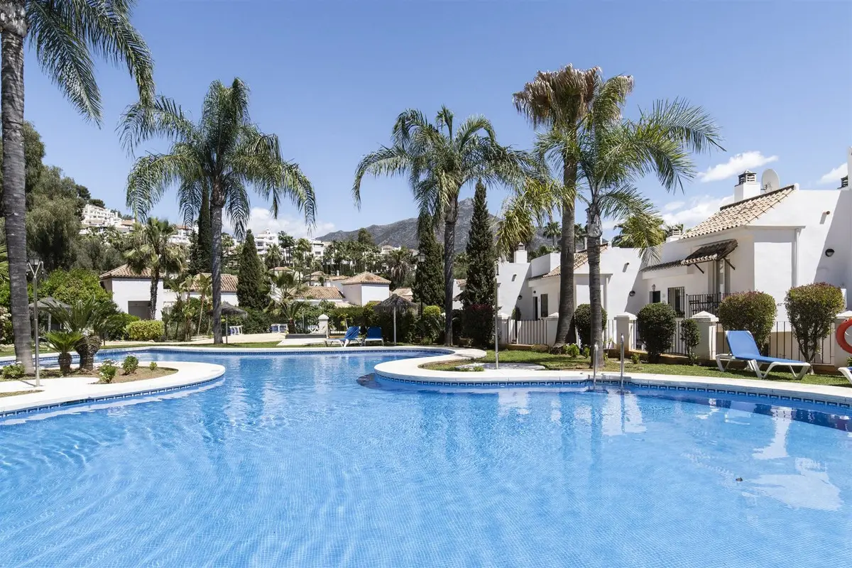 Top Floor Apartment for sale in Nueva Andalucía — photo 1