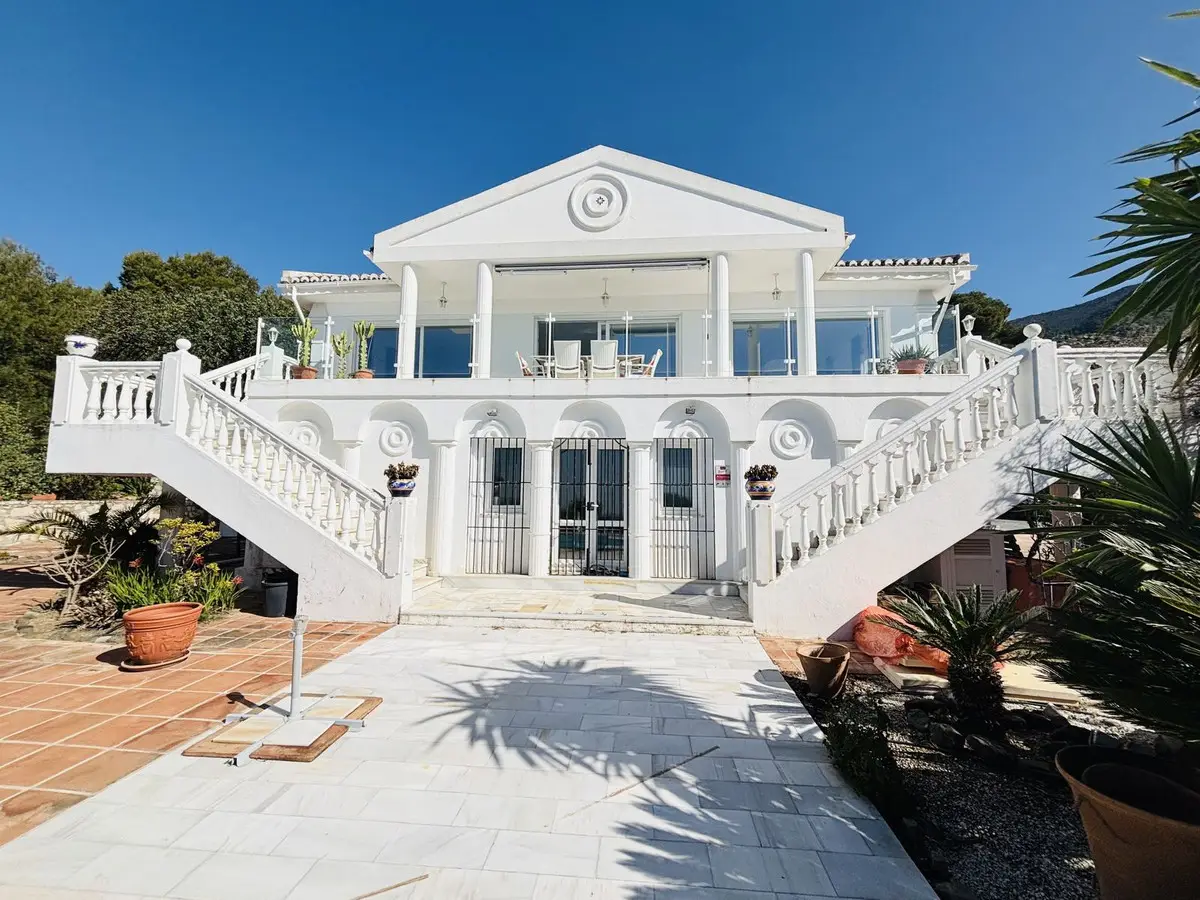 Detached Villa for sale in Valtocado — photo 1
