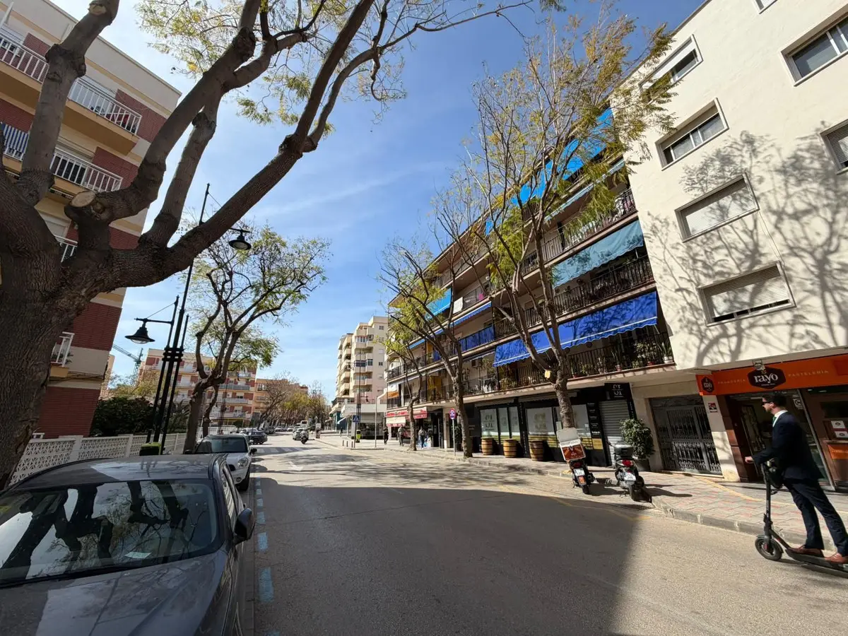 Middle Floor Apartment for sale in Fuengirola — photo 1