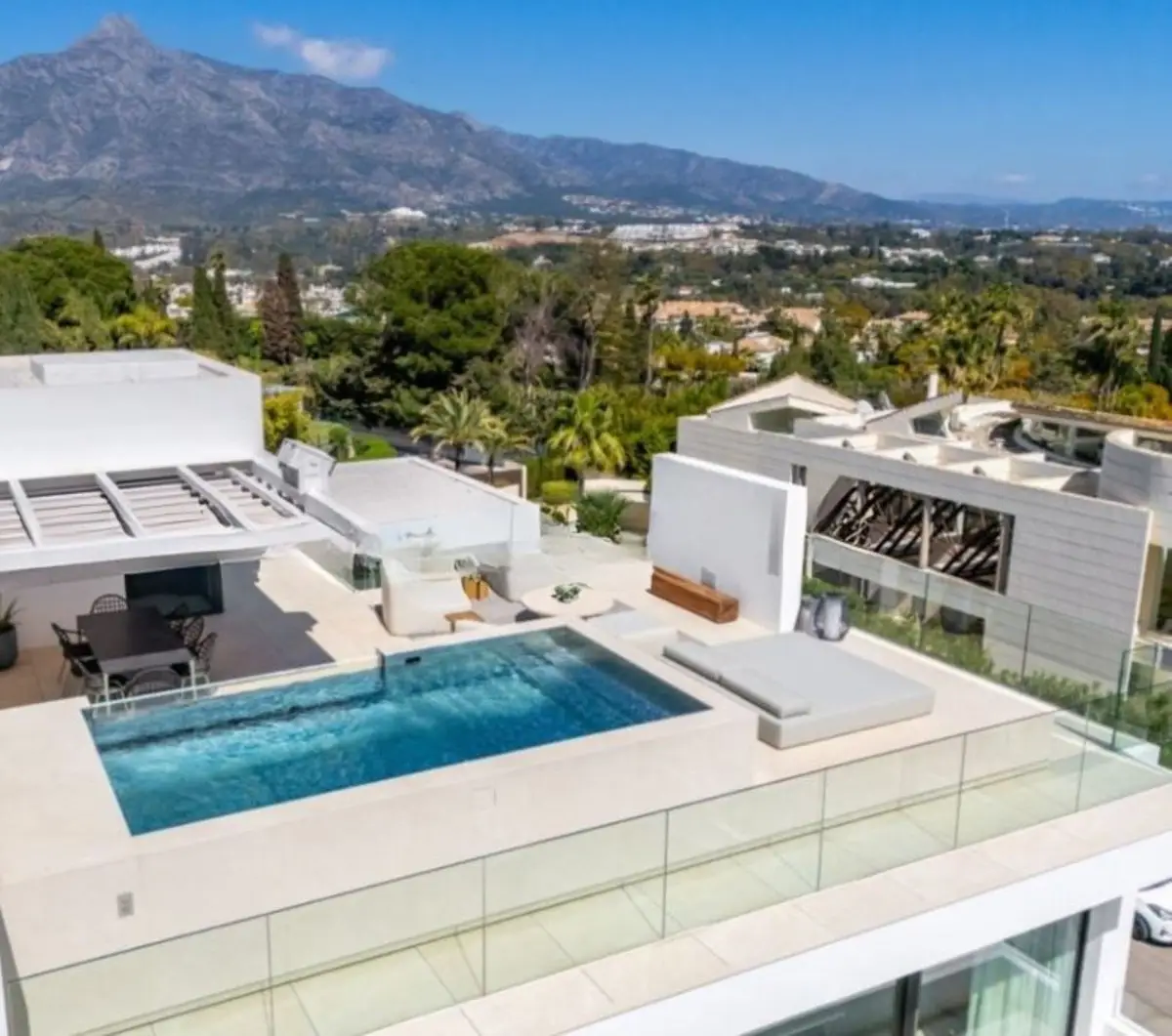 Semi-Detached House for sale in Nueva Andalucía — photo 1