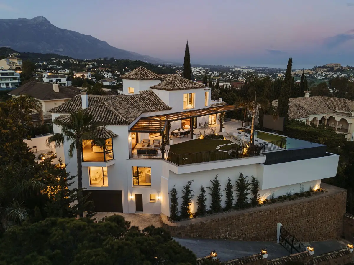 Detached Villa for sale in Benahavís — photo 1