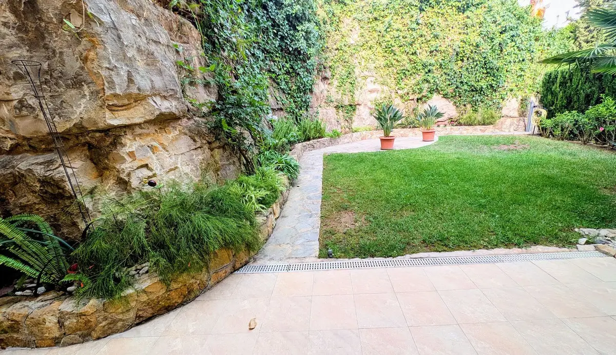 Ground Floor Apartment for sale in Benahavís — photo 1