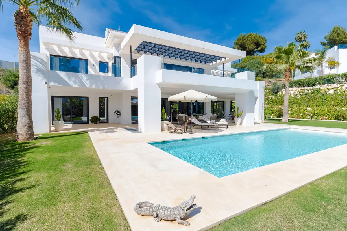 Detached Villa for sale in Nueva Andalucía — photo 1