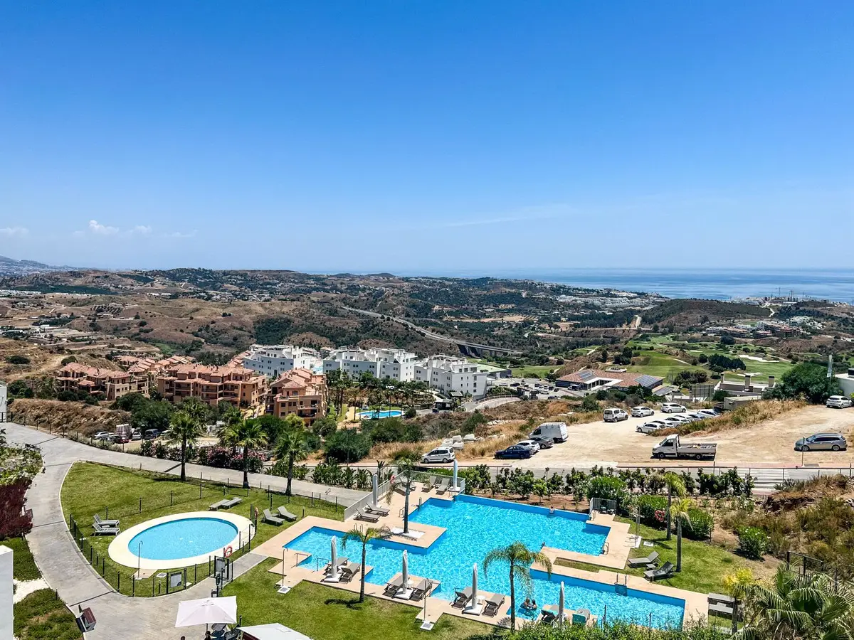 Middle Floor Apartment for sale in Calanova Golf — photo 1