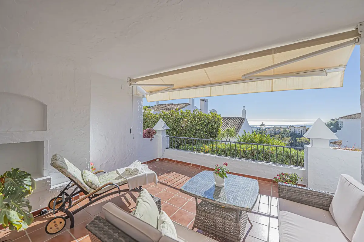 Ground Floor Apartment for sale in Benahavís — photo 1