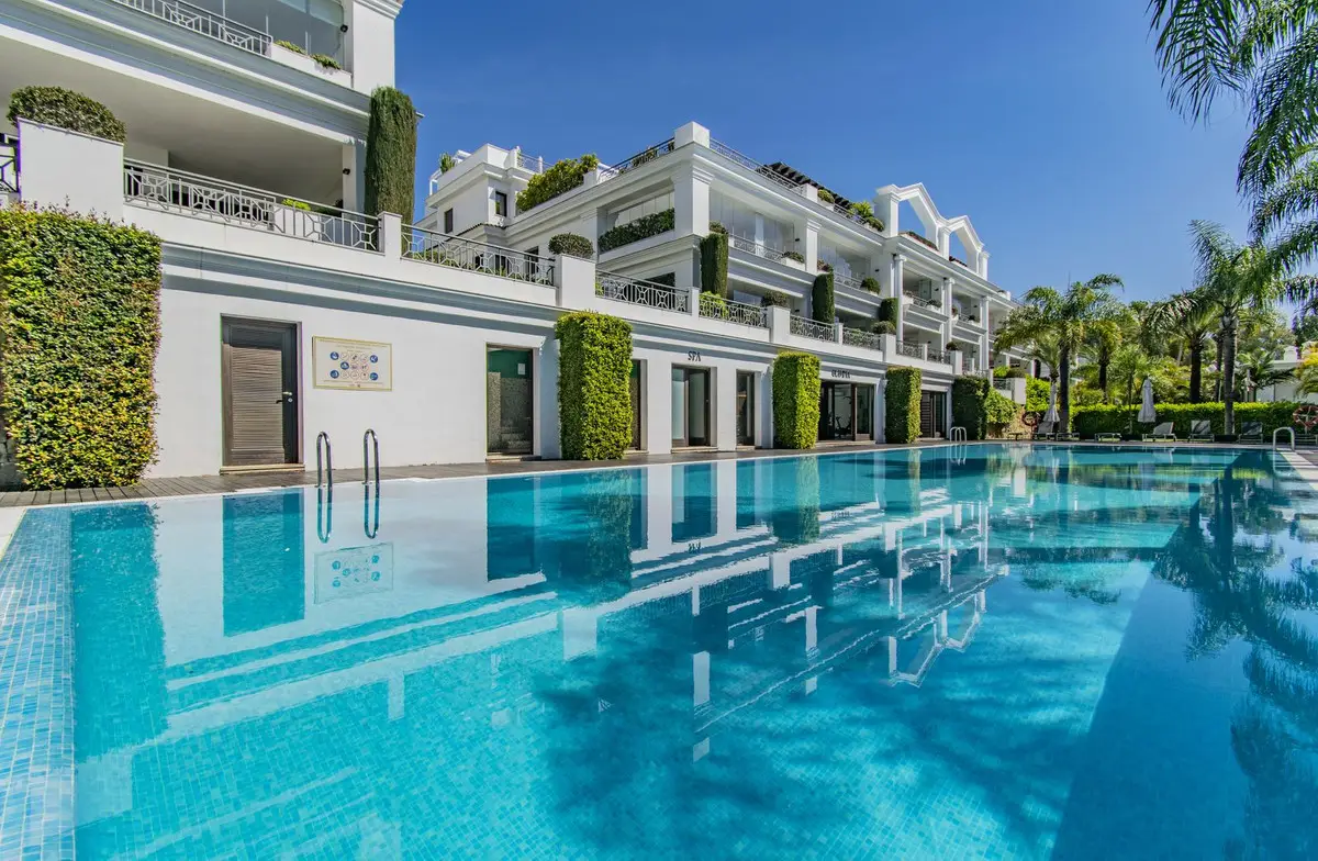 Penthouse for sale in Estepona — photo 1