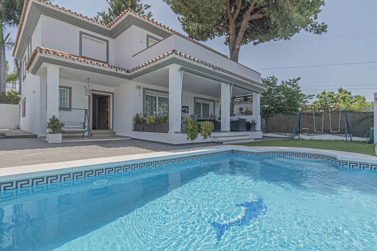 Vrijstaande villa te koop in San Pedro de Alcántara — foto 1