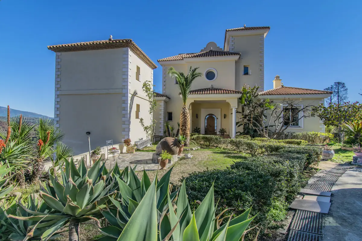 Detached Villa for sale in Estepona — photo 1