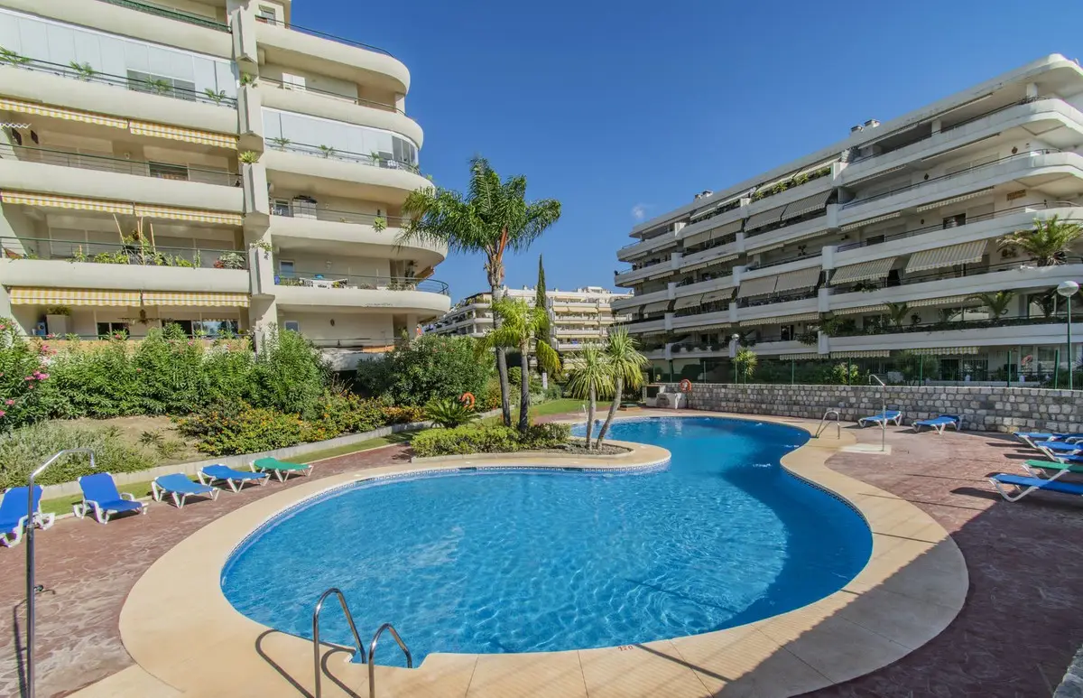 Middle Floor Apartment for sale in Guadalmina Alta — photo 1