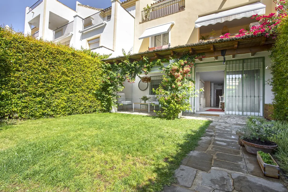 Ground Floor Apartment for sale in Guadalmina Alta — photo 1