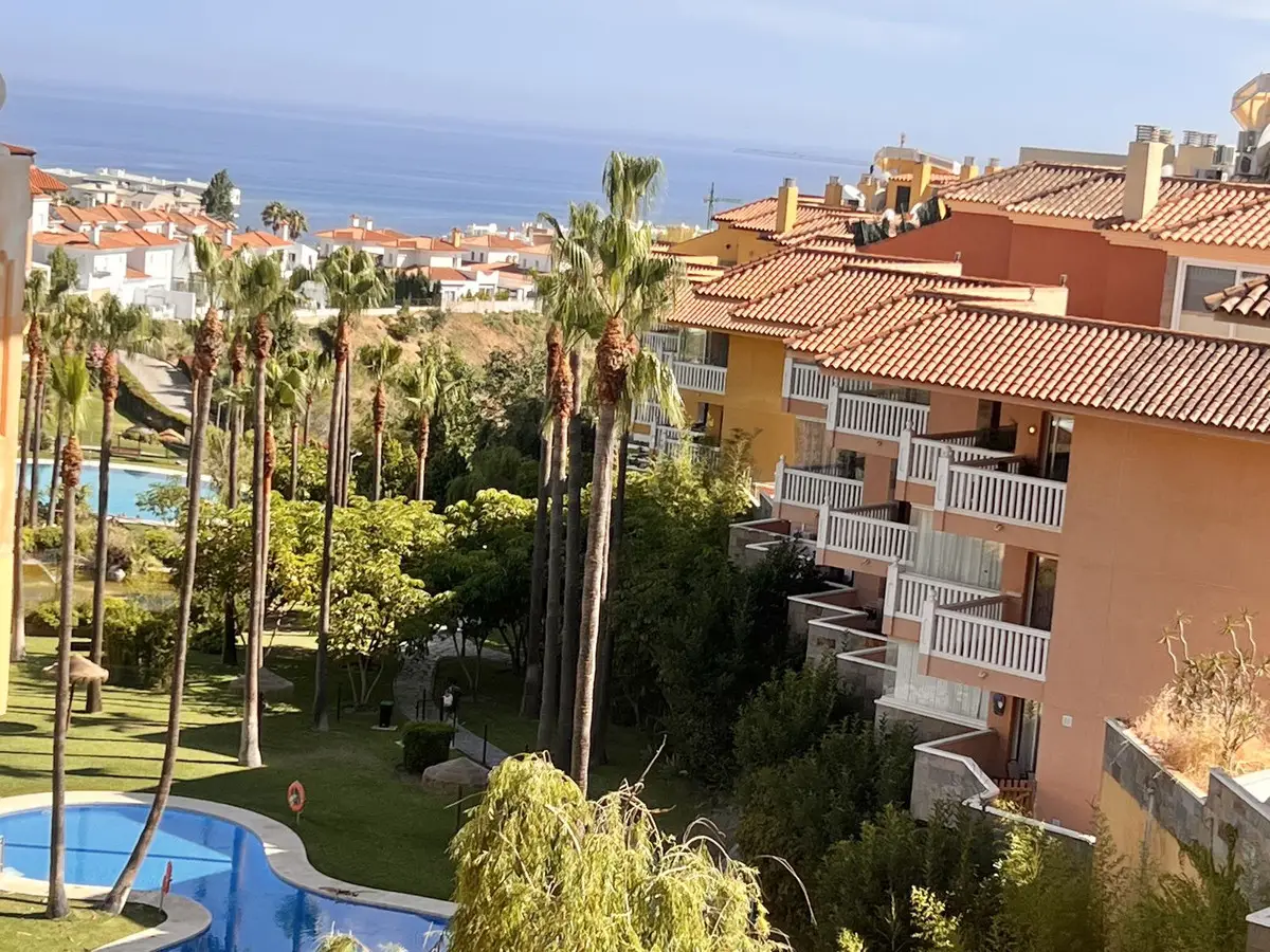 Middle Floor Apartment for sale in Fuengirola — photo 1