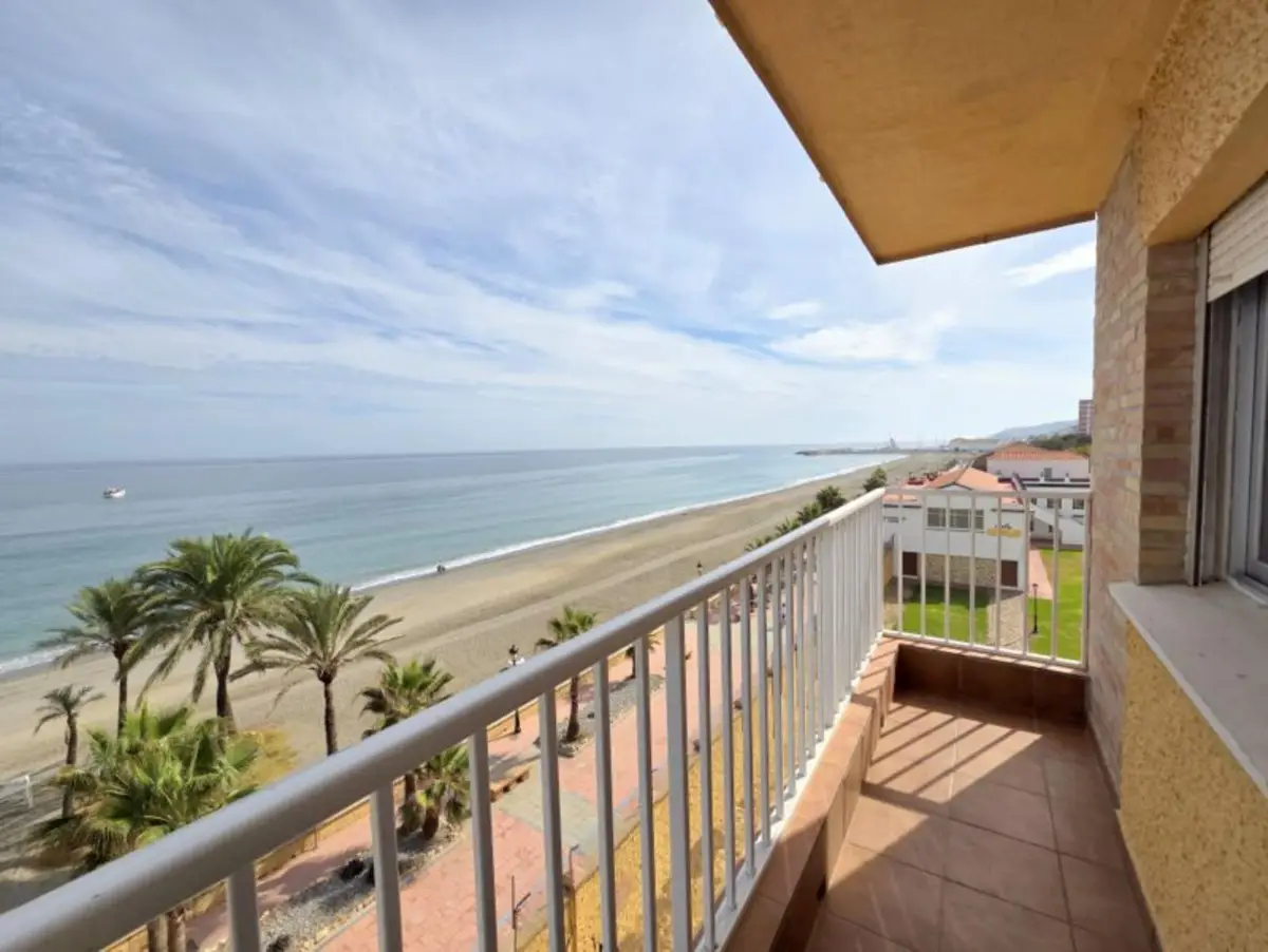 Middle Floor Apartment for sale in San Luis de Sabinillas — photo 1