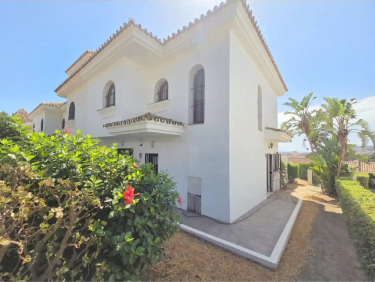 Townhouse for sale in La Duquesa — photo 1