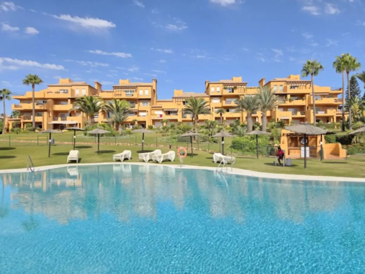 Ground Floor Apartment for sale in La Duquesa — photo 1