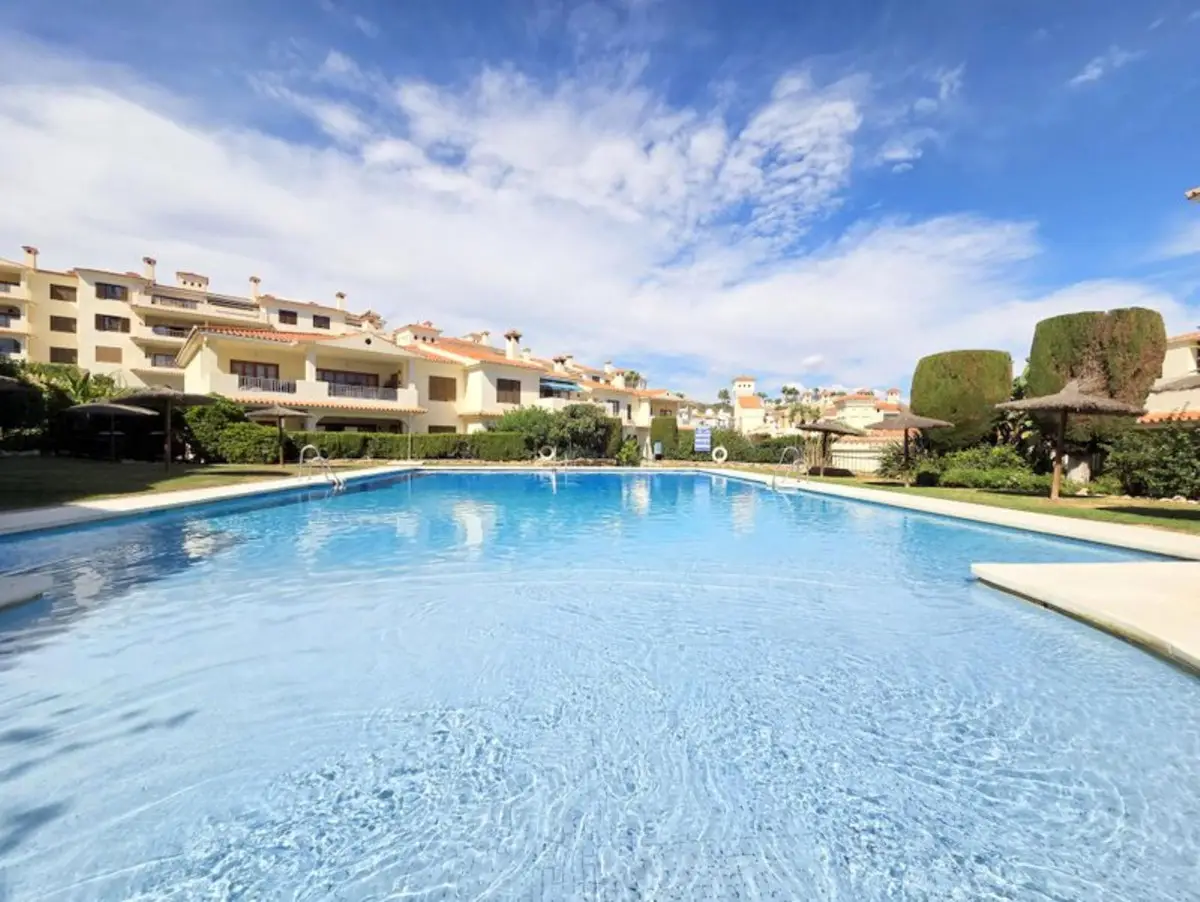 Ground Floor Apartment for sale in La Duquesa — photo 1