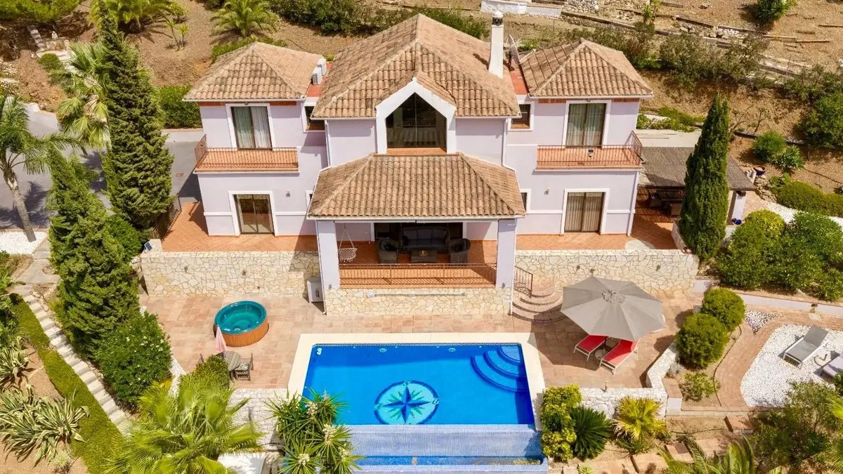 Detached Villa for sale in Valtocado — photo 1