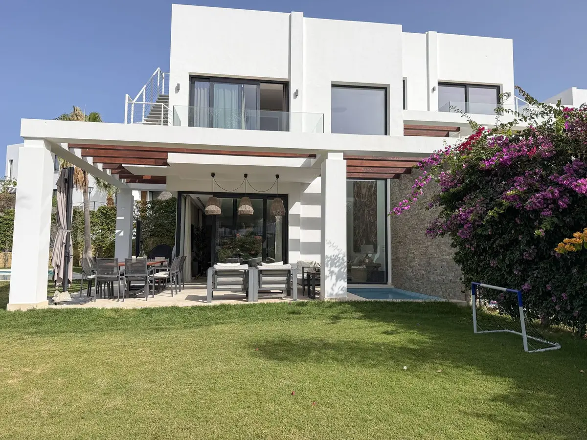Semi-Detached House for sale in Calahonda — photo 1