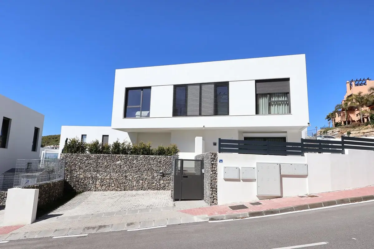 Semi-Detached House for sale in Riviera del Sol — photo 1