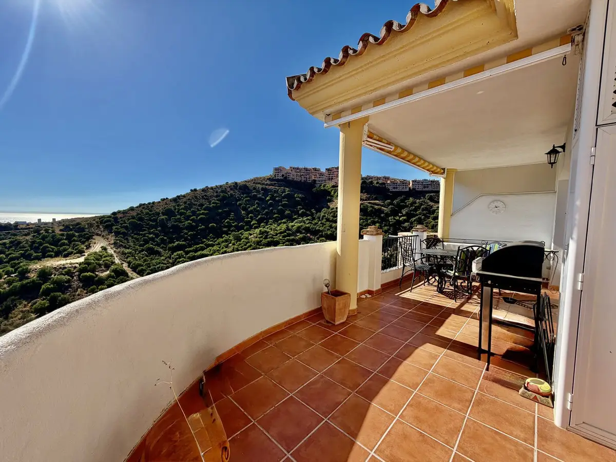 Penthouse Duplex for sale in Calahonda — photo 1