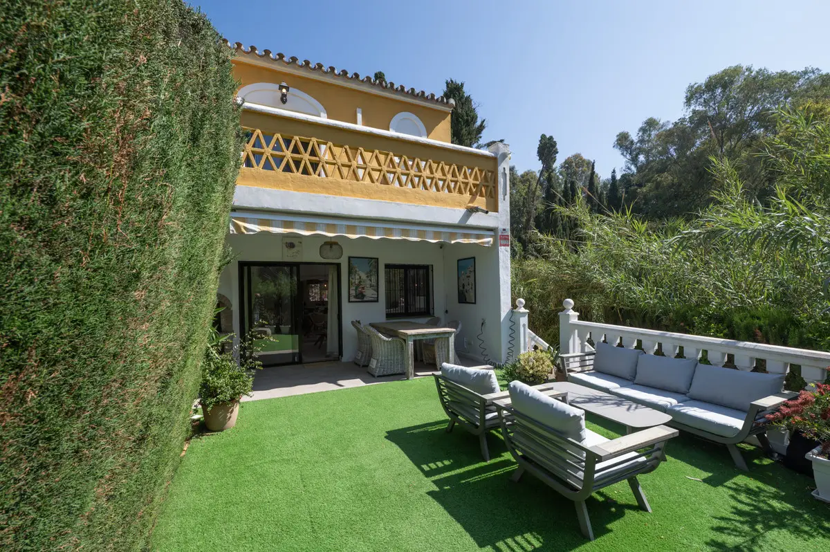 Townhouse for sale in Calahonda — photo 1