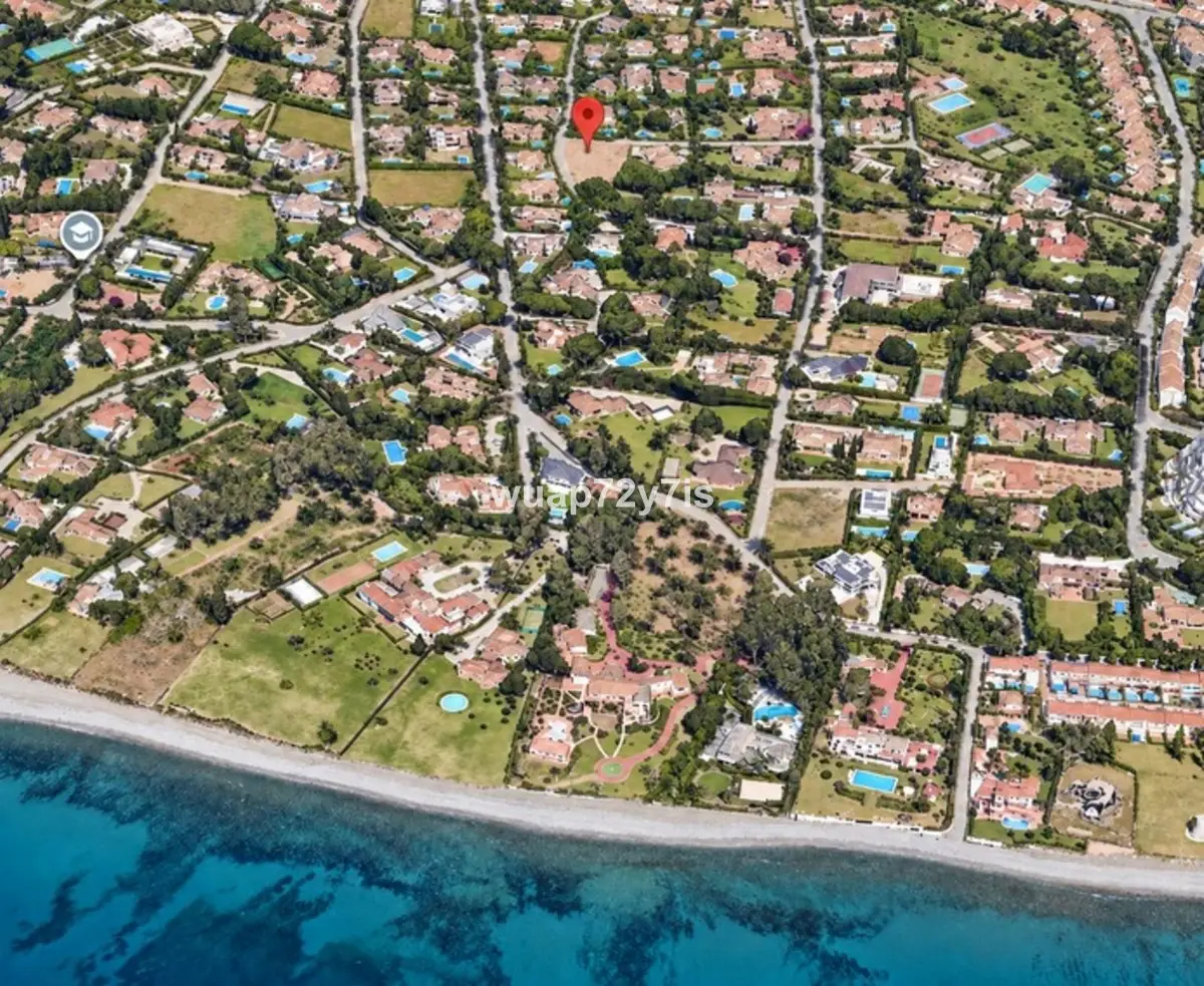 Land for sale in Guadalmina Baja — photo 1