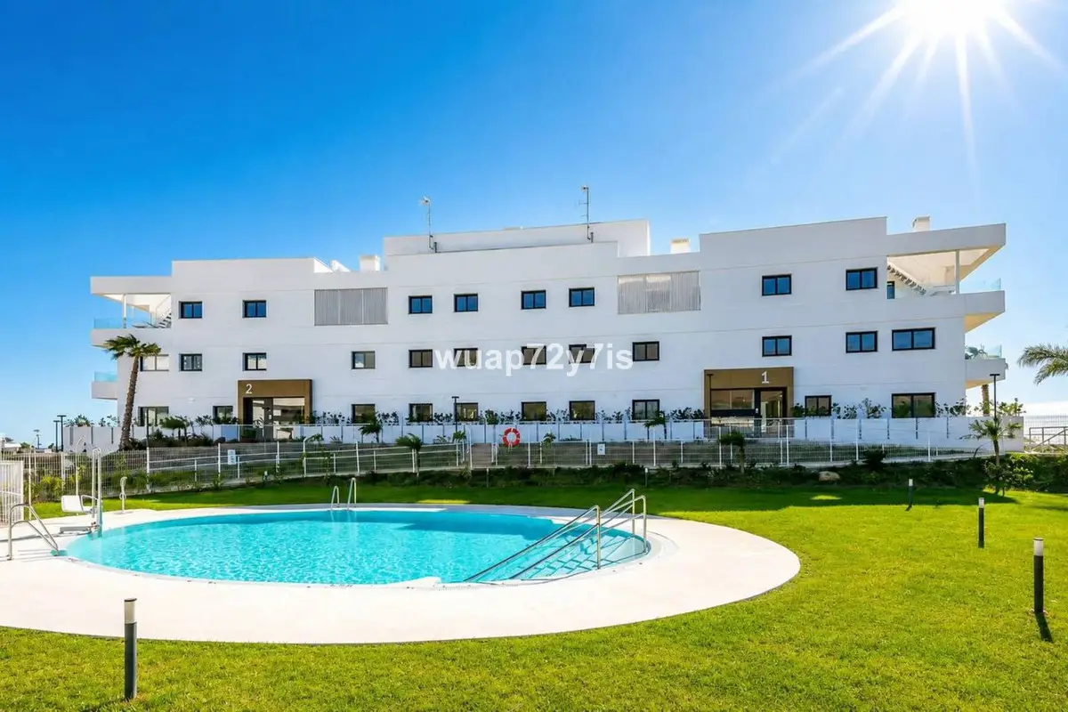 Ground Floor Apartment for sale in Estepona — photo 1