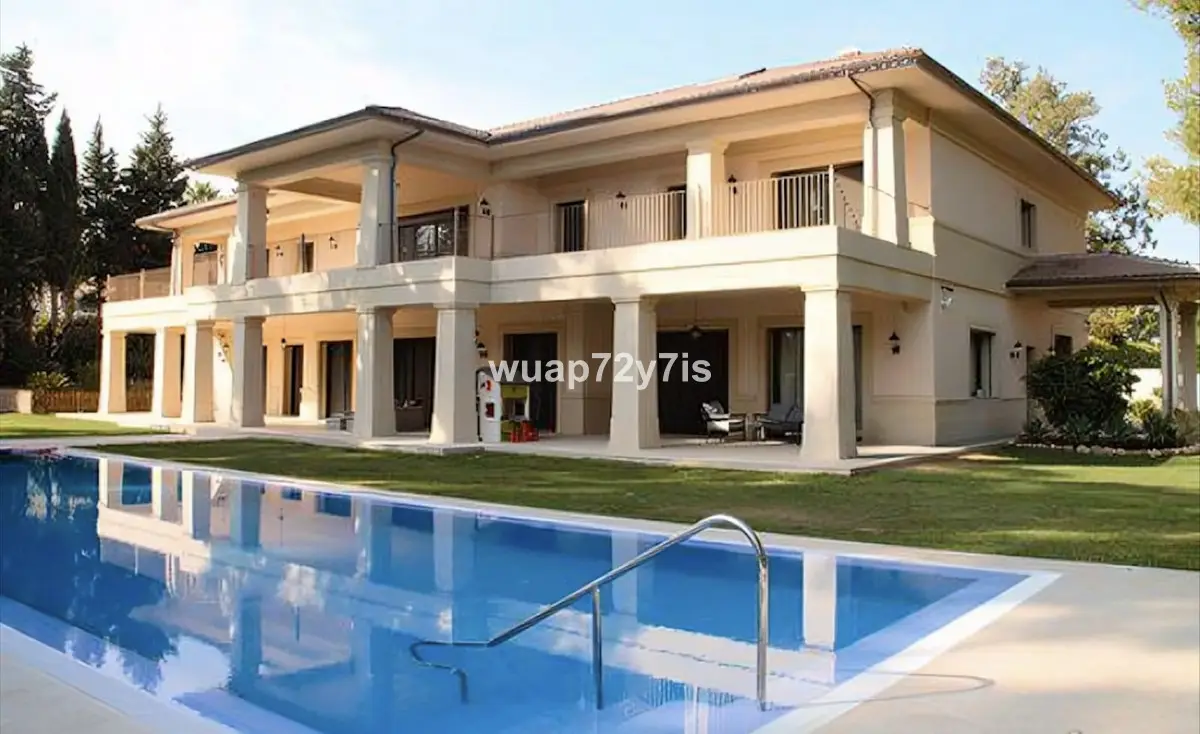 Detached Villa for sale in Guadalmina Baja — photo 1