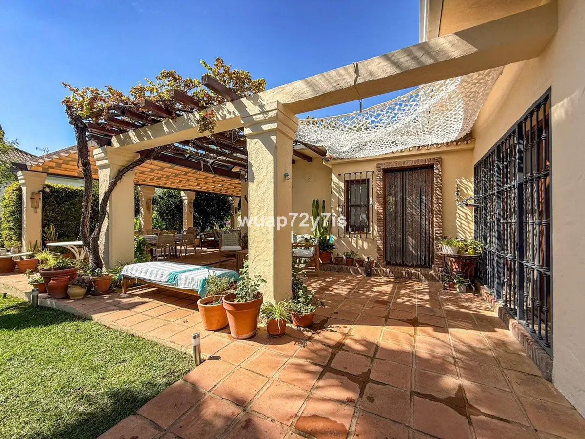 Detached Villa for sale in Nagüeles — photo 1
