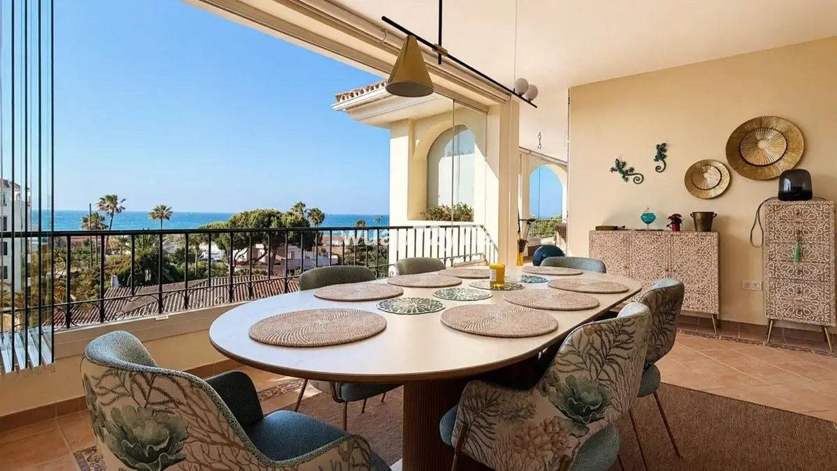 Penthouse for sale in Elviria — photo 1