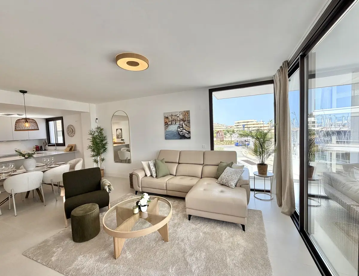 Middle Floor Apartment for sale in Fuengirola — photo 1