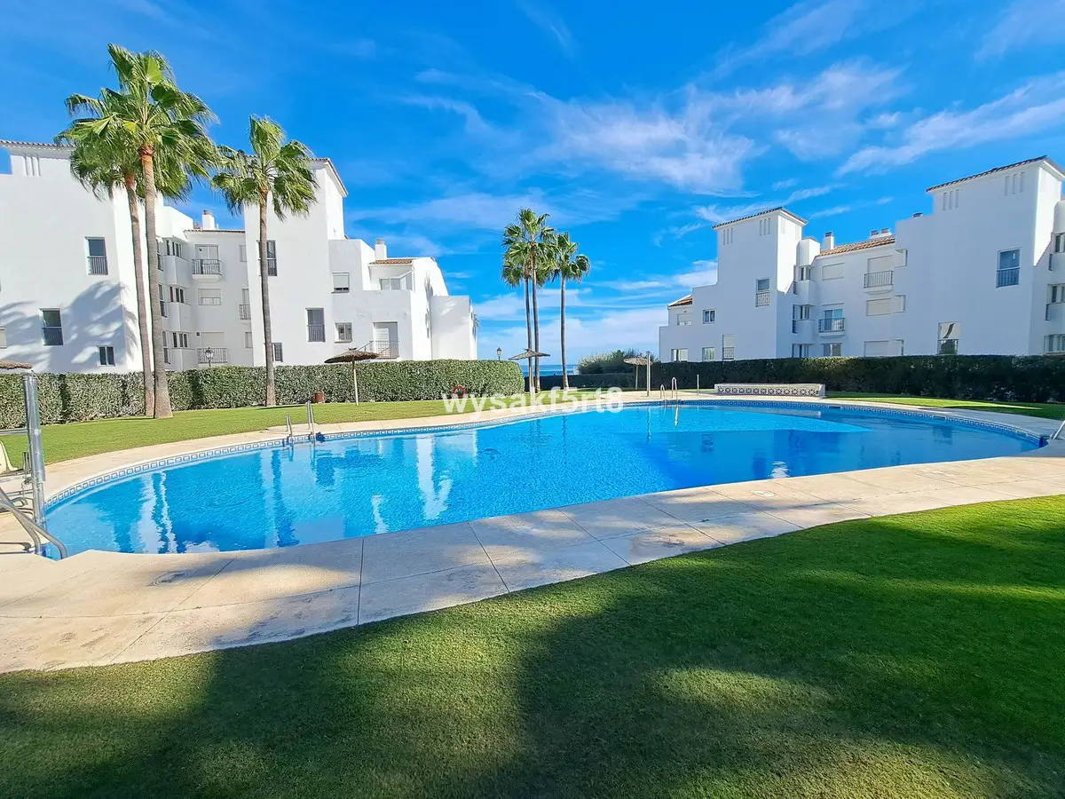Middle Floor Apartment for sale in La Duquesa — photo 1