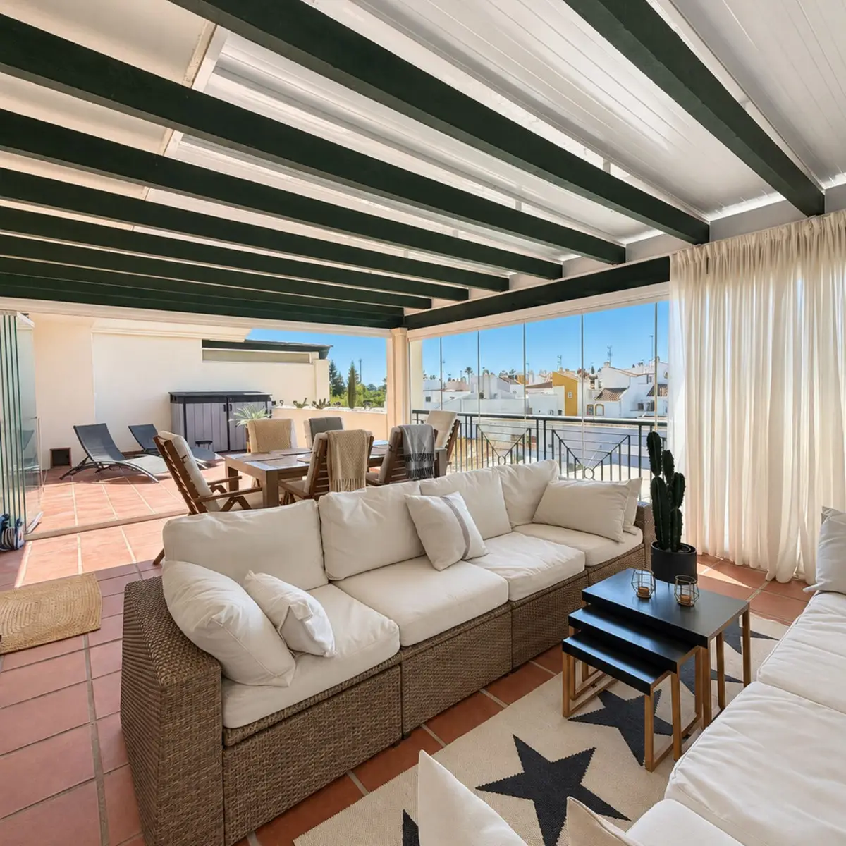 Top Floor Apartment for sale in Nueva Andalucía — photo 1