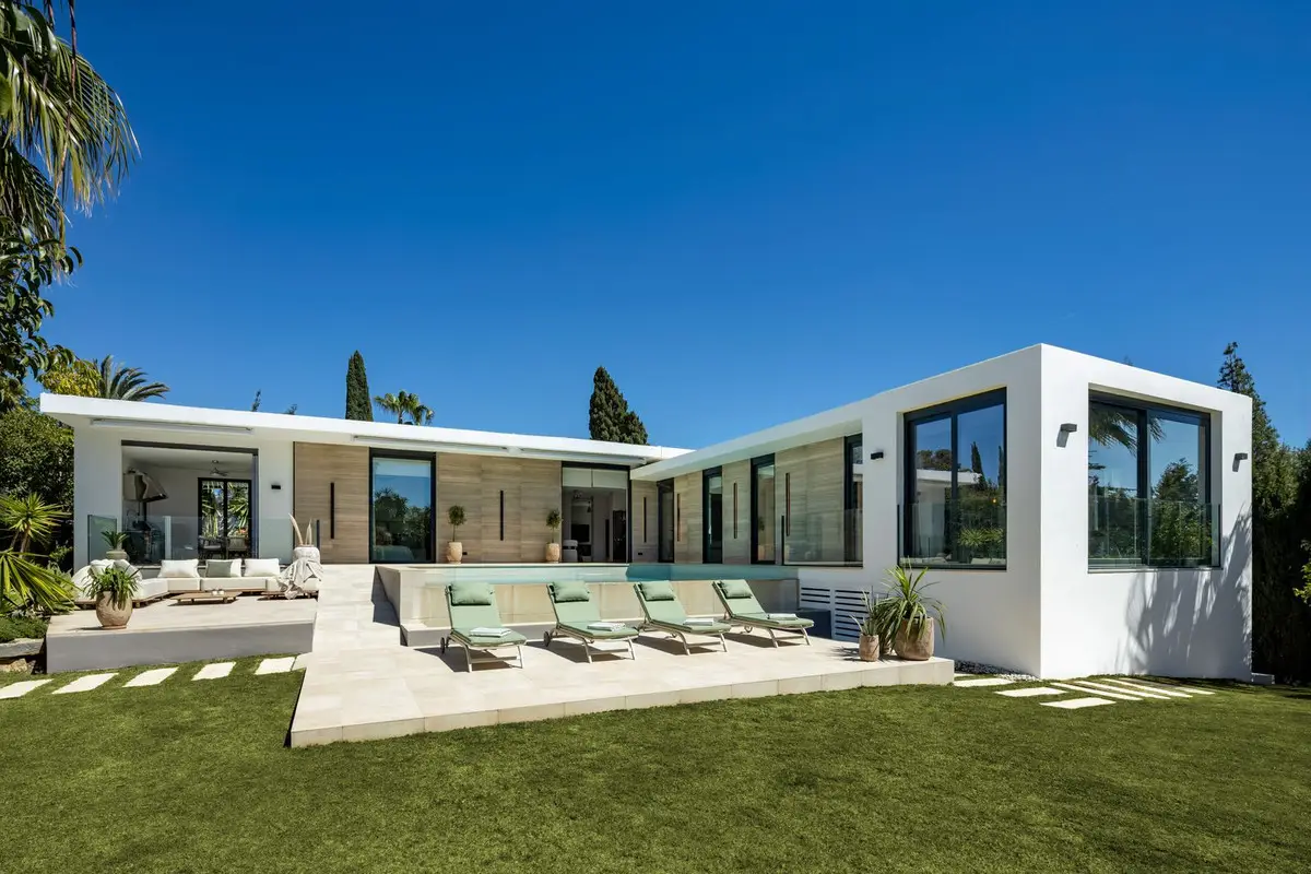 Detached Villa for sale in Nueva Andalucía — photo 1