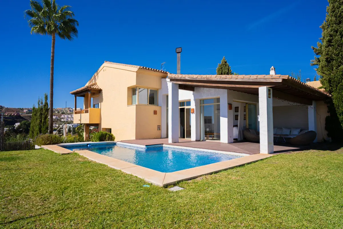 Detached Villa for sale in Benahavís — photo 1