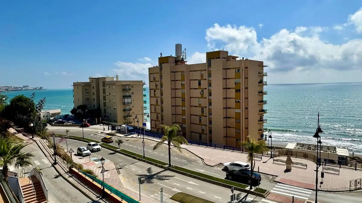 Middle Floor Apartment for sale in Fuengirola — photo 1