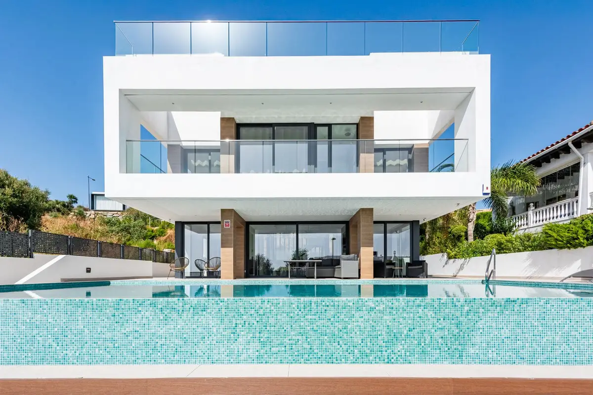 Detached Villa for sale in Estepona — photo 1