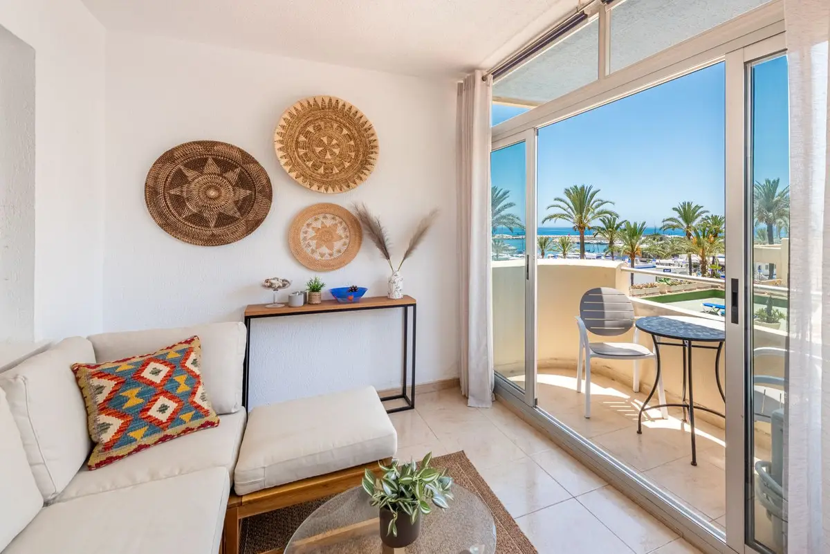 Middle Floor Apartment for sale in Estepona — photo 1