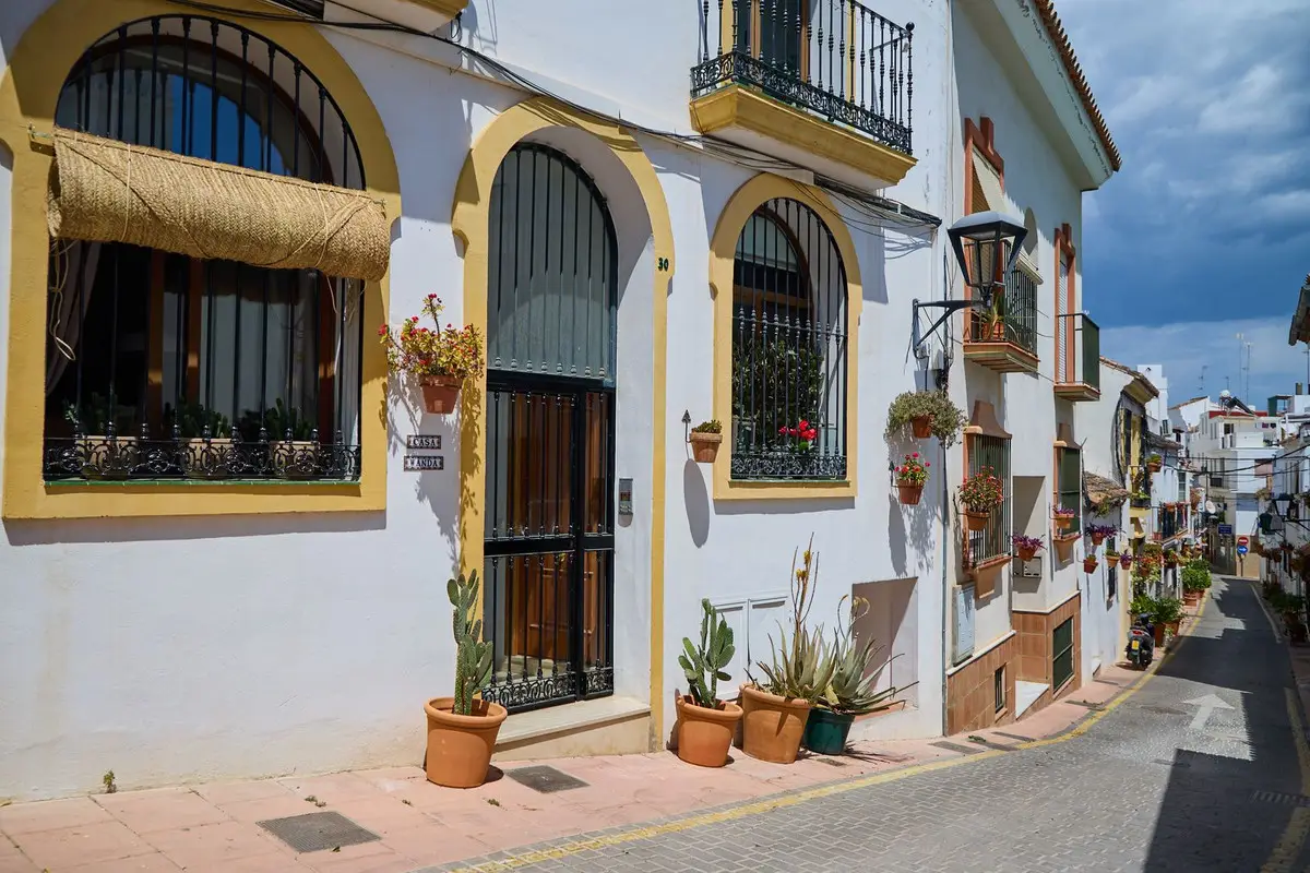 Ground Floor Apartment for sale in Estepona — photo 1
