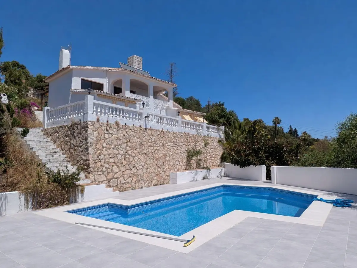 Villa independiente en venta en Benalmádena — foto 1