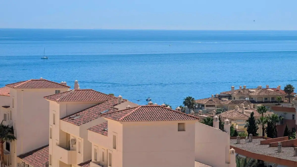 Middle Floor Apartment for sale in Torrequebrada — photo 1
