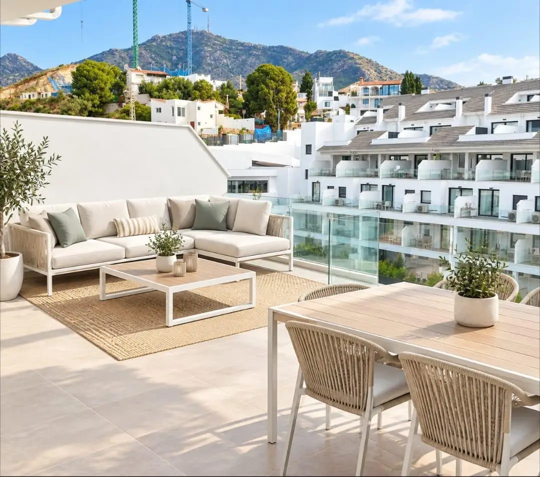 Middle Floor Apartment for sale in Fuengirola — photo 1