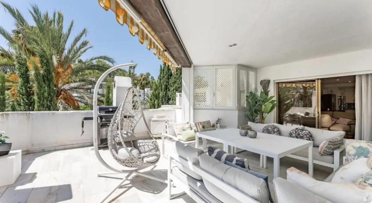 Ground Floor Apartment for sale in Elviria — photo 1