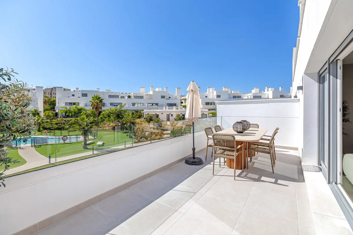 Middle Floor Apartment for sale in Estepona — photo 1