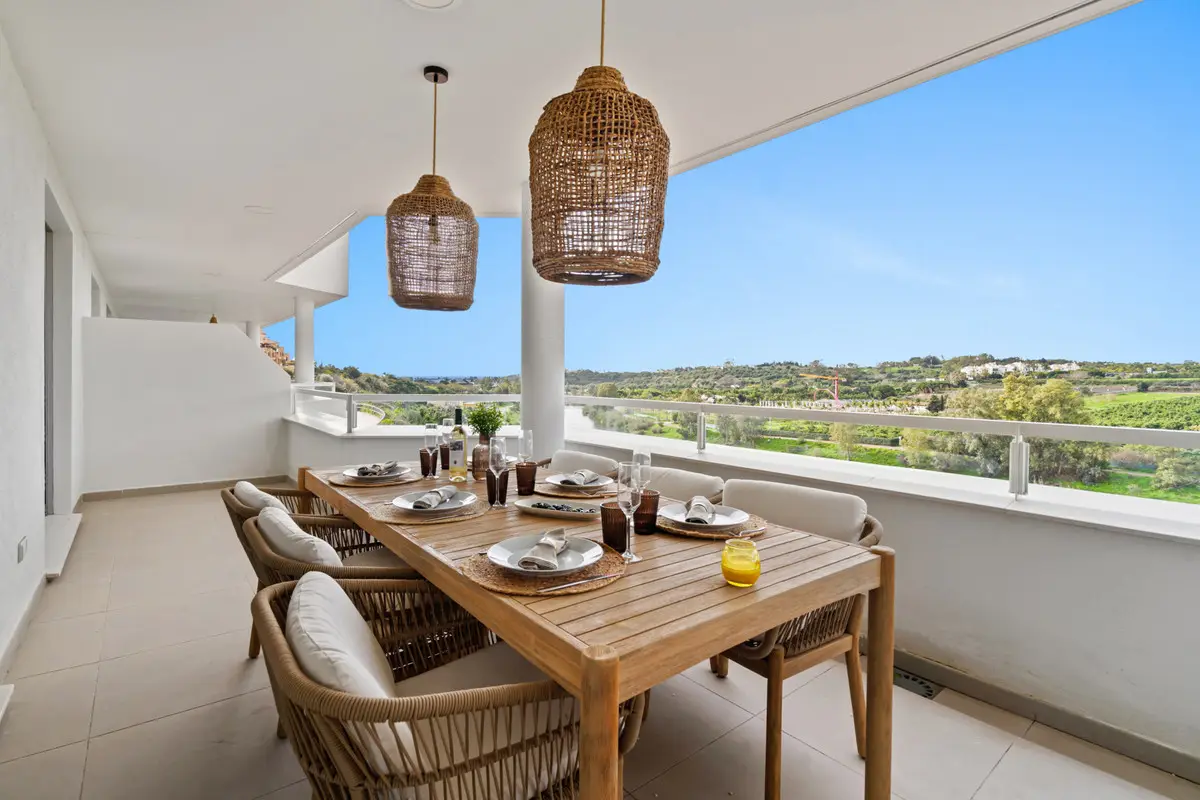 Middle Floor Apartment for sale in Estepona — photo 1