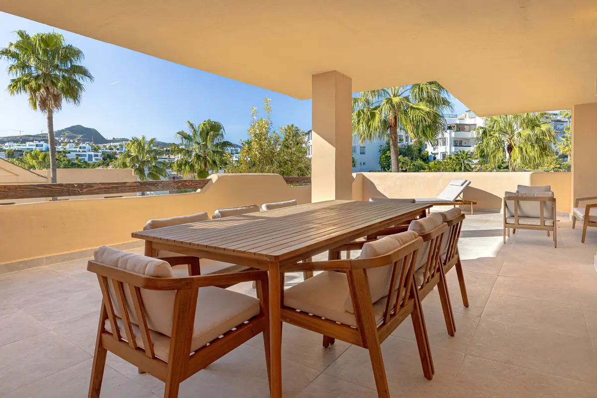 Ground Floor Apartment for sale in Benahavís — photo 1