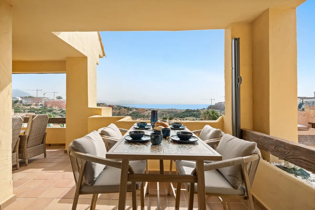 Middle Floor Apartment for sale in La Duquesa — photo 1