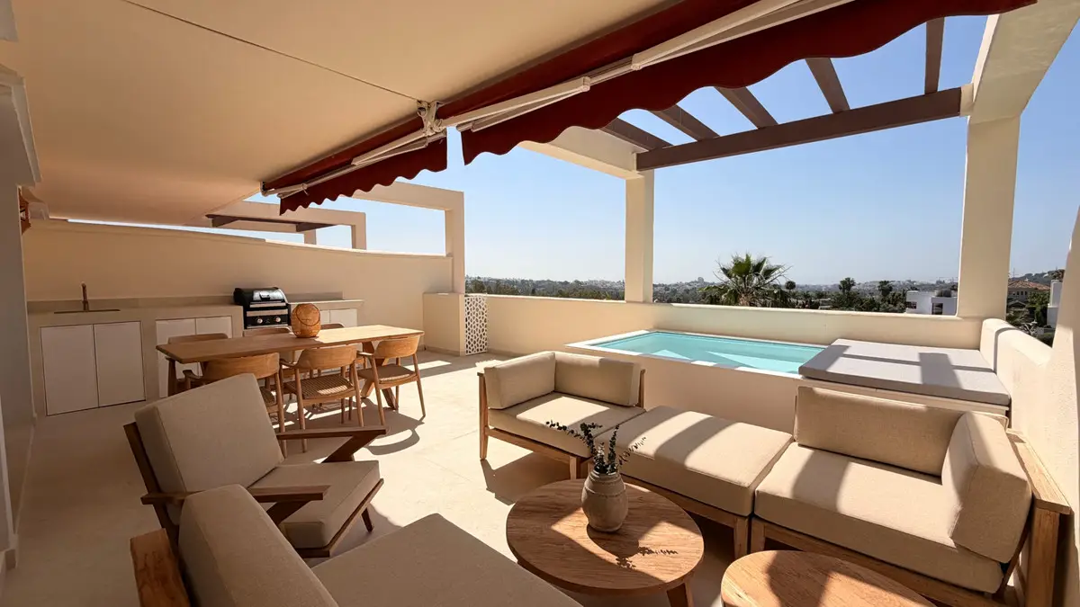 Middle Floor Apartment for sale in Nueva Andalucía — photo 1