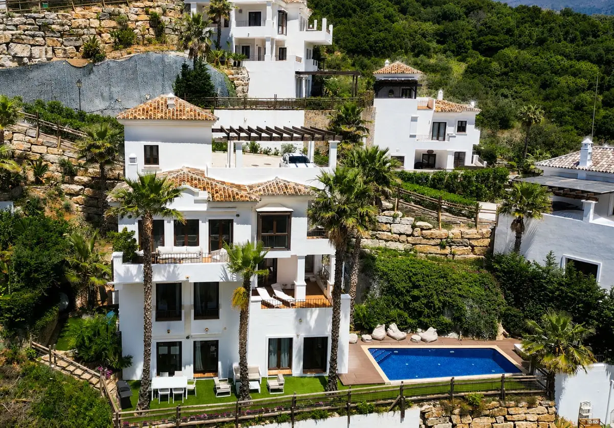 Detached Villa for sale in Benahavís — photo 1