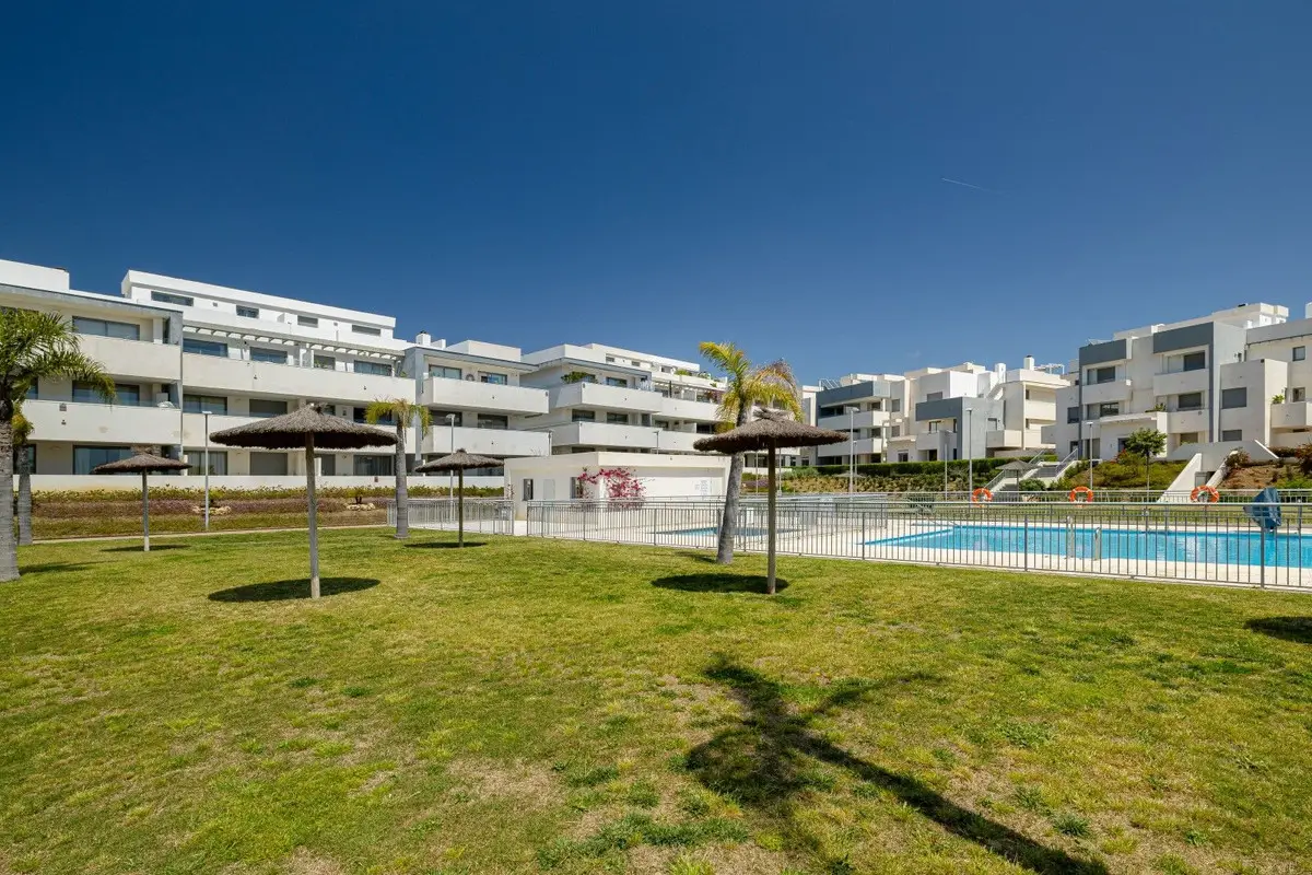 Ground Floor Apartment for sale in Estepona — photo 1