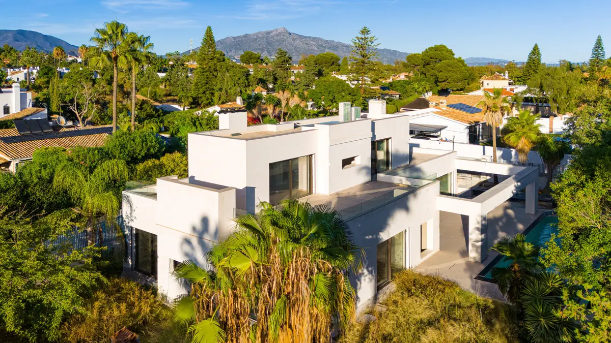 Detached Villa for sale in Guadalmina Baja — photo 1